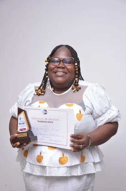 Concours de l’art oratoire : Eve AFFANOU  reçoit le 3ème prix