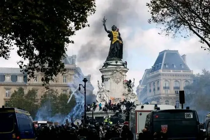 France : plus de 1 200 arrestations après des manifestations violentes