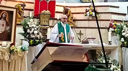 Équateur : un prêtre tué par une grande croix pendant une messe retransmise en direct