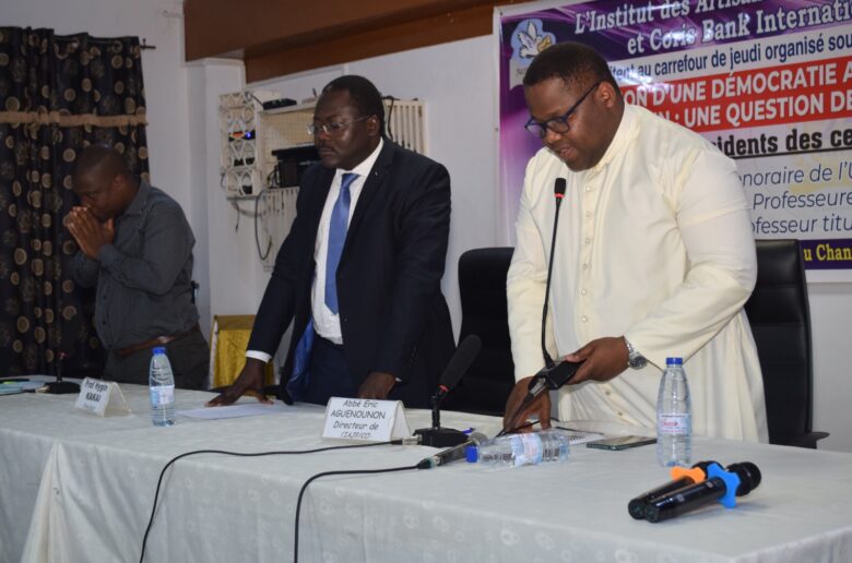 Bénin:Le Père Aguénounon parle des fragilités de la démocratie