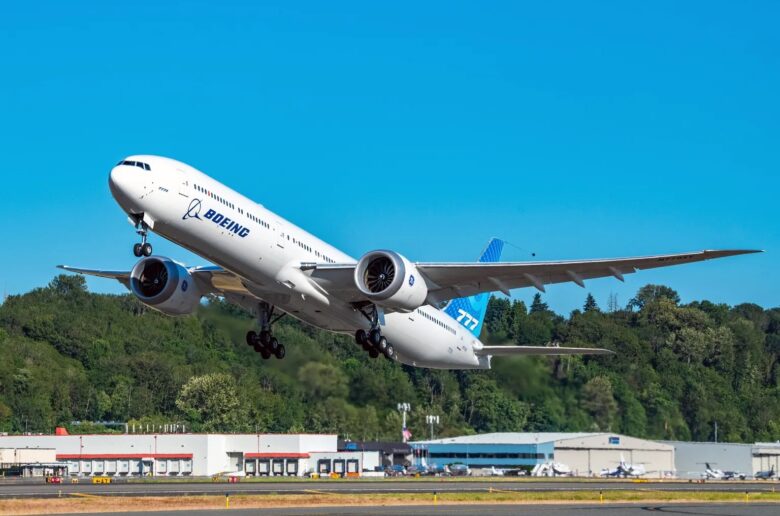 Aviation: Boeing lance le plus gros avion du monde