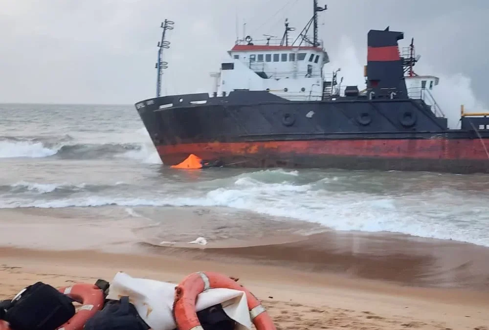Procès des membres de l'équipage du bateau échoué à Fidjrossè  : La Cour ordonne le démantèlement du navire