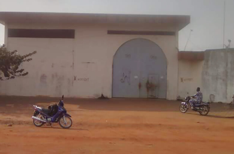 Bénin : Des détenu.e.s enfermés dans des cellules surpeuplées et sales par de fortes chaleurs se voient refuser des soins de santé