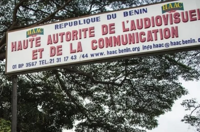 Médias au Bénin : La HAAC retire l’autorisation d’exploitation de la fréquence de radio-école APM
