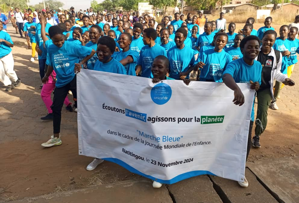 Journée Mondiale de l'Enfant édition 2024 : L’Unicef clôture la célébration via une marche bleue festive et écocitoyenne