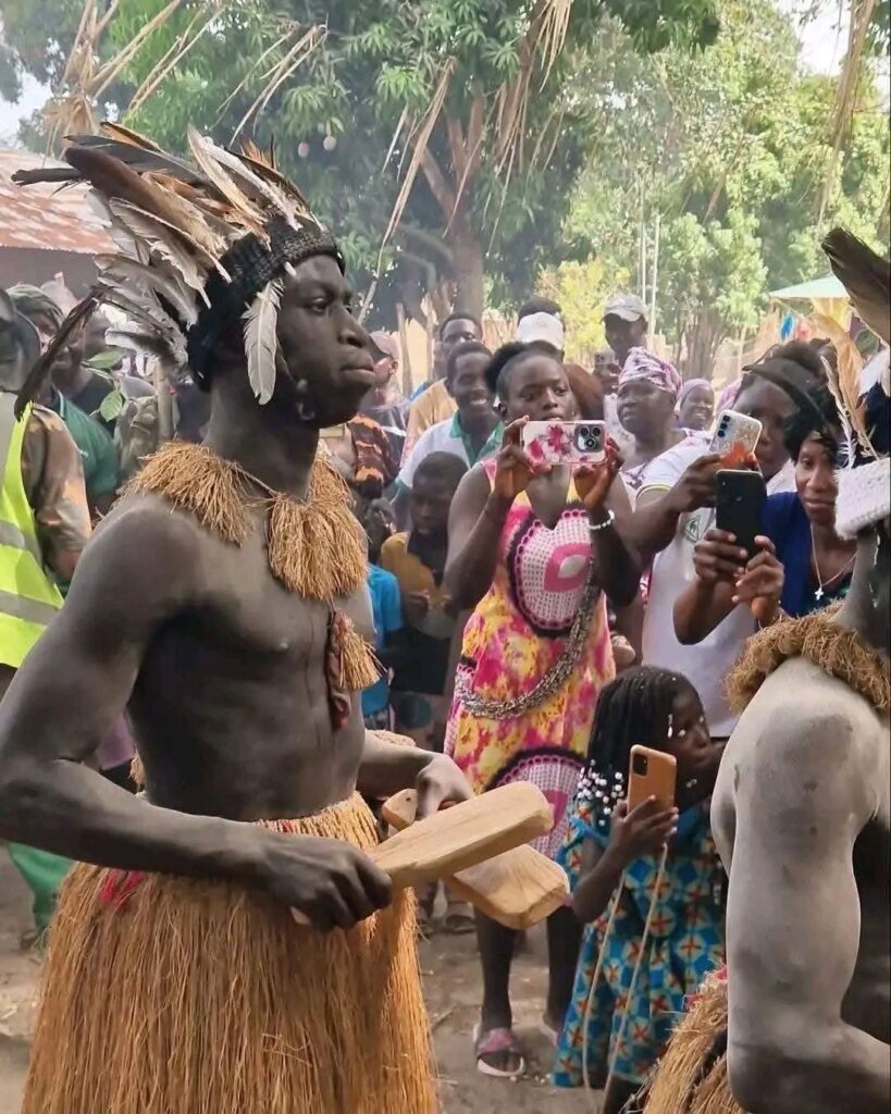 Festival « Kahát » au Sénégal: Krépin Diatta dans la forêt sacrée à Casamance