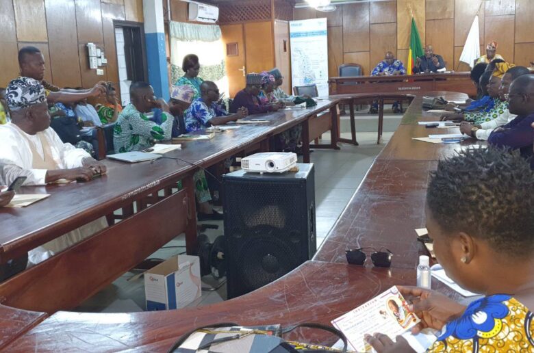 Crise au Conseil municipal de Porto-Novo : L’achat d’une niveleuse divise le maire et certains conseillers