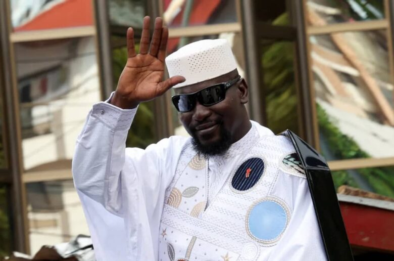 Guinée: Mamadi Doumbouya officialise sa candidature pour la présidentielle