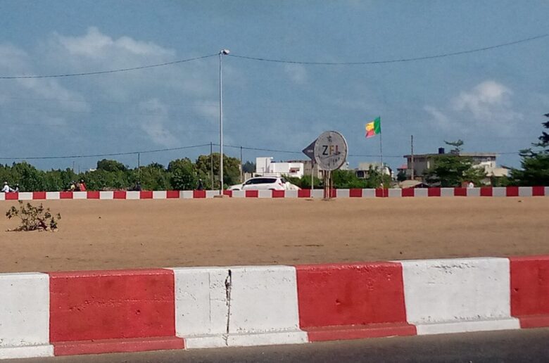 Électrification solaire des grands axes au Bénin : La route Carrefour Le Berliet – Sèmè-Podji dans le noir