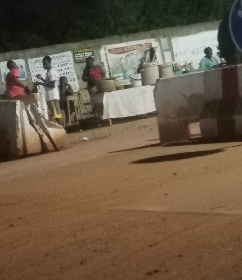 Affluence des jeunes filles chez les "bonnes dames" : Cuisine délaissée, trottoirs privilégiés