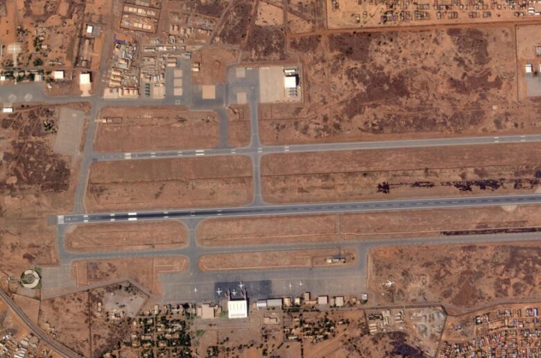 Niger : l’aéroport de Niamey visé par des tirs, la capitale en état d’alerte