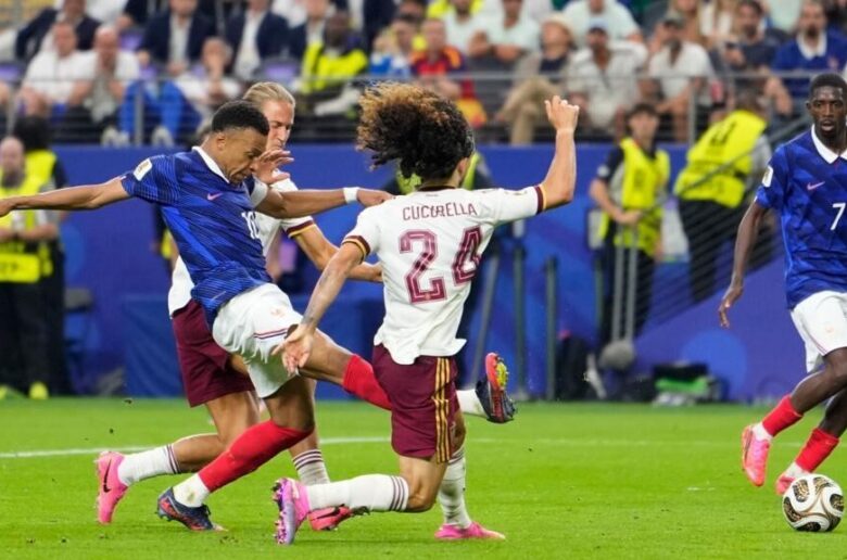 Coupe du monde 2026: la France, stoppée par le collectif espagnol, ne verra pas la finale