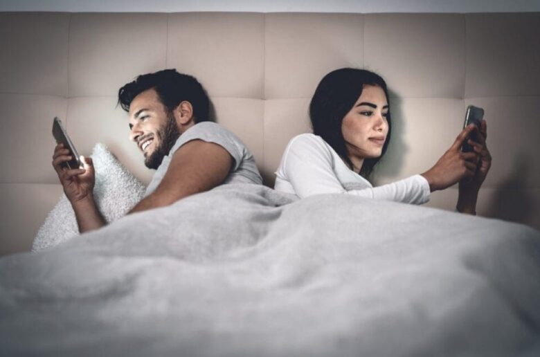 Téléphone et réseaux sociaux : Ces partenaires qui détruisent les couples
