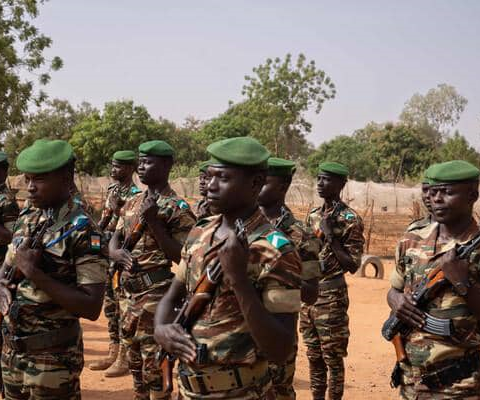 Niger : Tiani remanie la hiérarchie militaire après la mutinerie
